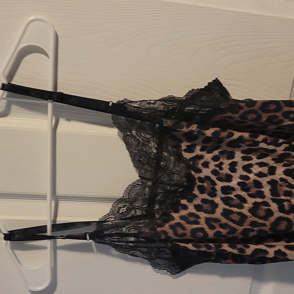 Velrose Womens Robe Size 38